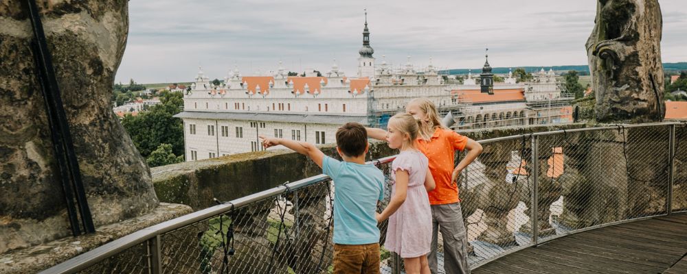 Rodinný výlet do Litomyšle: Nejlepší tipy na interaktivní výstavy, herny a venkovní zábavu