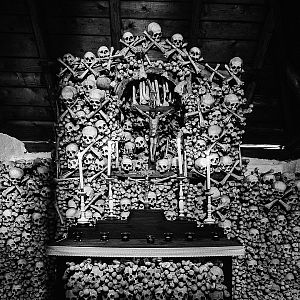 Momenty ticha - výstava fotografií českých kostnic