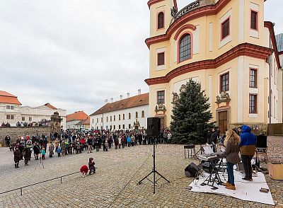 Parkování 2 - předzámčí