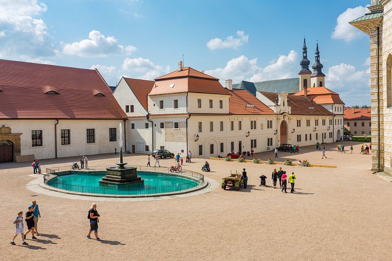 Architectural tour of the Castle Hill