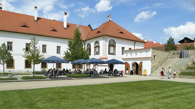 Café in the monastery gardens