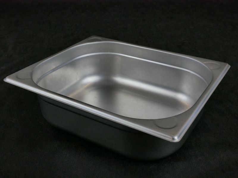 Medium chafin container