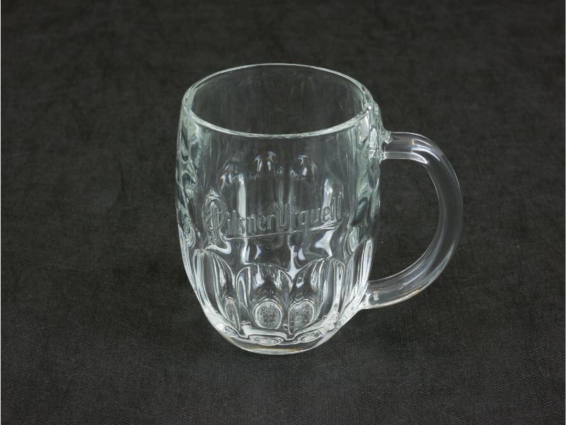Půllitry Pilsner Urquell s uchem