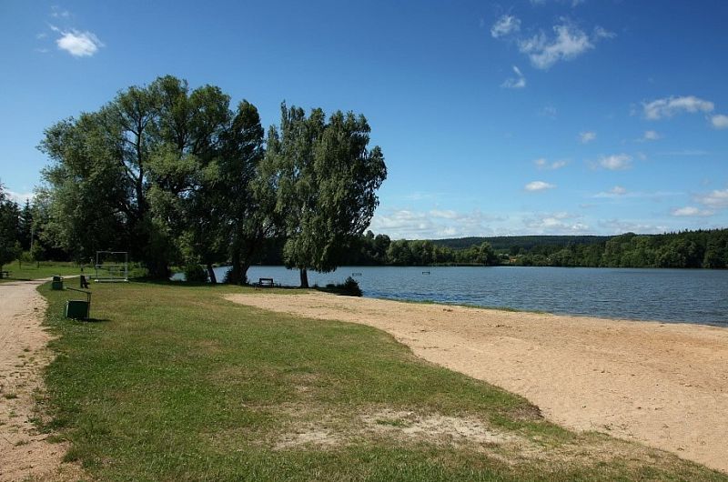 Swimming and cycling around the Rosnička pond